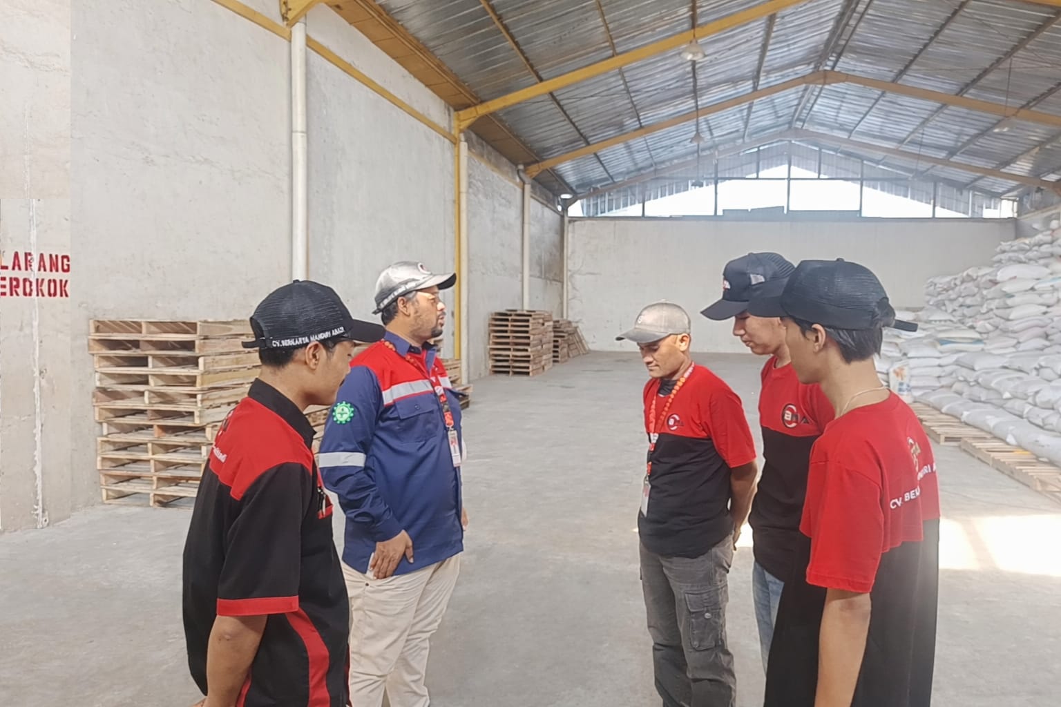 Mengawali Kegiatan dengan Doa Bersama dan Briefing